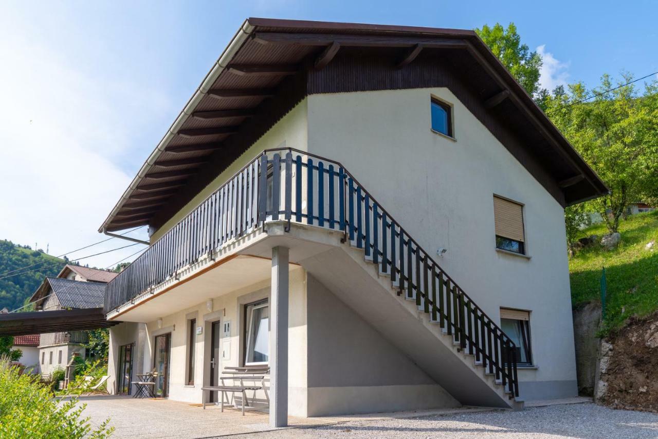 The Foxhouse Hotell Tolmin Exteriör bild