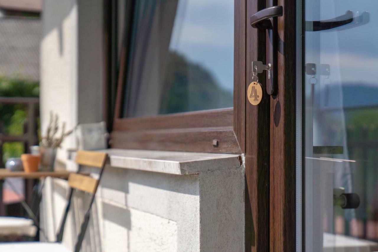 The Foxhouse Hotell Tolmin Exteriör bild