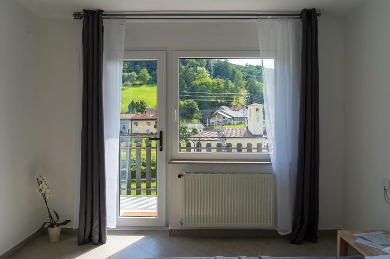 The Foxhouse Hotell Tolmin Exteriör bild