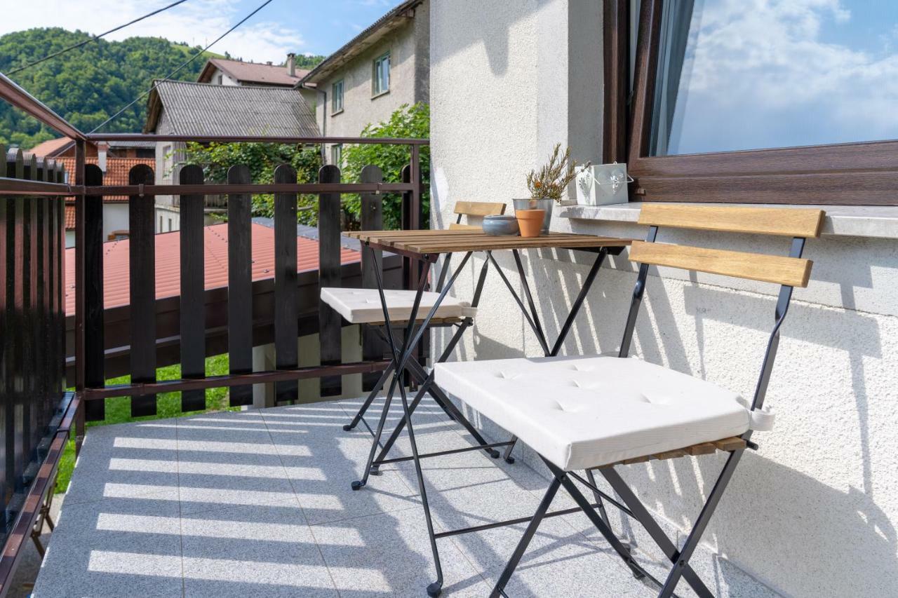 The Foxhouse Hotell Tolmin Exteriör bild