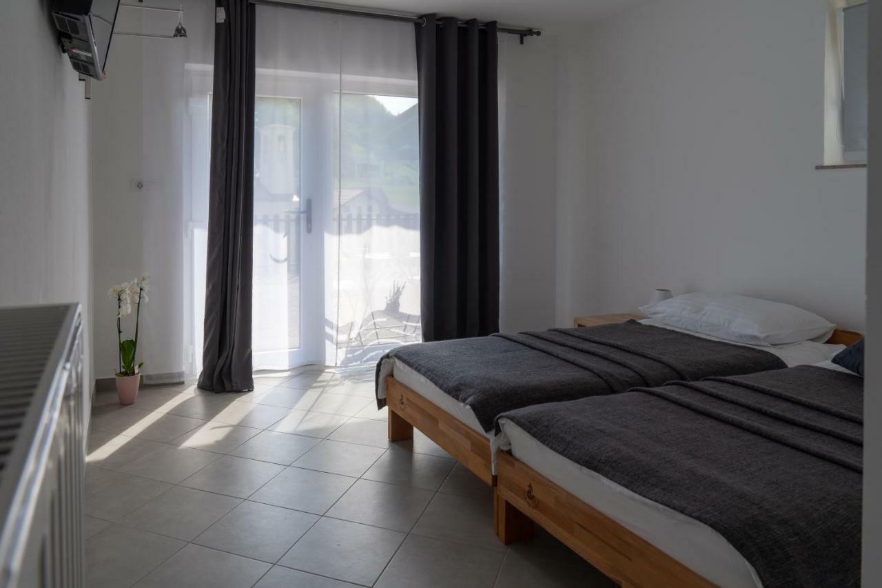 The Foxhouse Hotell Tolmin Exteriör bild