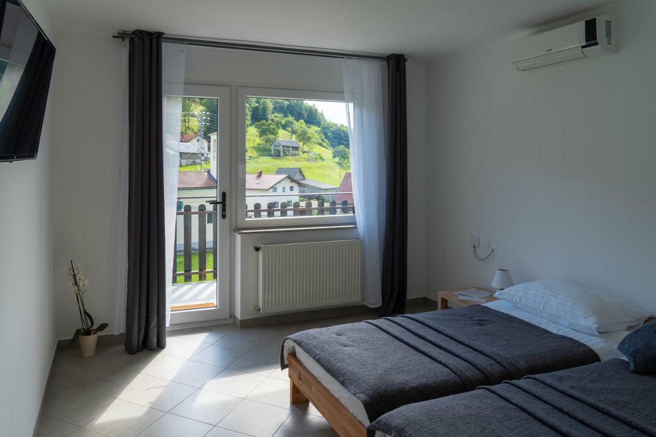 The Foxhouse Hotell Tolmin Exteriör bild