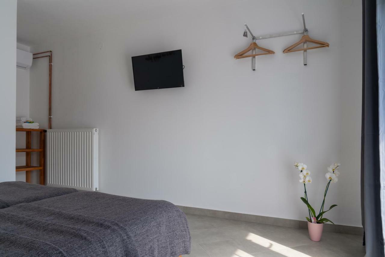 The Foxhouse Hotell Tolmin Exteriör bild