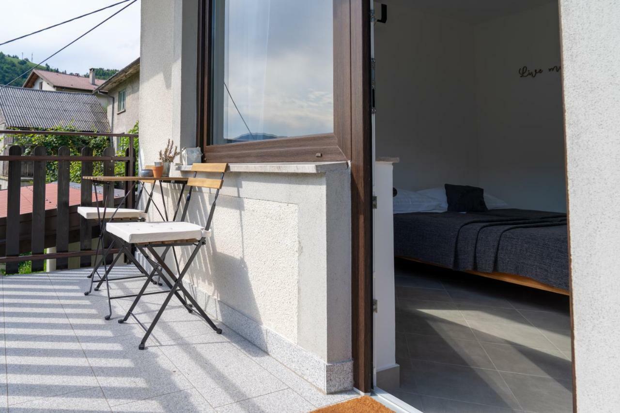 The Foxhouse Hotell Tolmin Exteriör bild